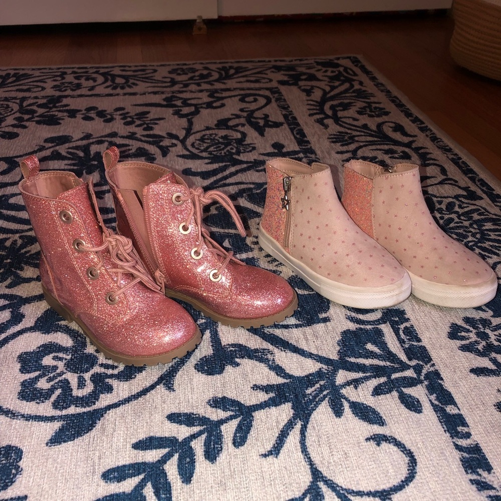 Size 10 toddler girls shoe bundle. One boot one sneaker.